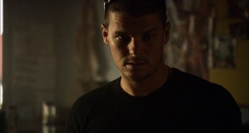 Movie still from “Wolf Creek” (2005), directed by Greg McLean – A person wearing a black t - shirt; Close Up shot, Over the shoulder angle