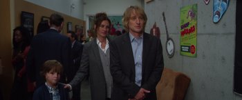 Movie still from “Wonder” (2017), directed by Stephen Chbosky – A man and a woman standing next to each other in a room; Medium shot, Over the shoulder angle