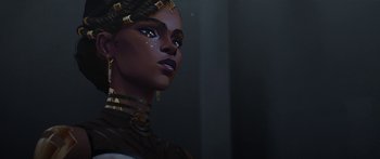 Movie still from “Arcane” (2021), created by Alex Yee – An african american woman wearing a black and gold outfit; Close Up shot, Low angle