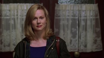 Movie still from “You Can Count on Me” (2000), directed by Kenneth Lonergan – A woman with blonde hair wearing a green jacket; Close Up shot, Over the shoulder angle