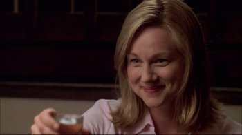 Movie still from “You Can Count on Me” (2000), directed by Kenneth Lonergan – A person sitting at a table holding a drink; Close Up shot, Over the shoulder angle