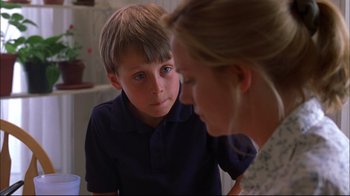 Movie still from “You Can Count on Me” (2000), directed by Kenneth Lonergan – A boy and a woman are looking at each other; Close Up shot, Over the shoulder angle