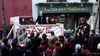 Movie still from “You've Got Mail” (1998), directed by Nora Ephron – A crowd of people gathered in front of a building; Extreme Wide shot, High angle