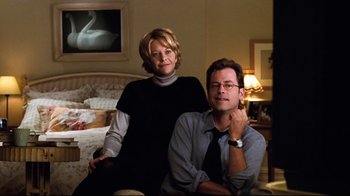Movie still from “You've Got Mail” (1998), directed by Nora Ephron – A man and a woman sitting on a couch; Medium shot, Over the shoulder angle