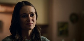 Movie still from “Archive 81” (2022), created by Rebecca Sonnenshine – A person sitting in a room; Close Up shot, Over the shoulder angle