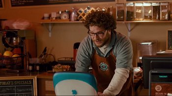 Movie still from “Zack and Miri Make a Porno” (2008), directed by Kevin Smith – A man in an apron looking at an apple computer; Medium shot, Over the shoulder angle