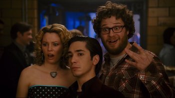 Movie still from “Zack and Miri Make a Porno” (2008), directed by Kevin Smith – Two men and a woman posing for a picture; Close Up shot, Over the shoulder angle