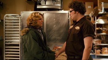 Movie still from “Zack and Miri Make a Porno” (2008), directed by Kevin Smith – A man and a woman talking in front of a refrigerator; Medium shot, Over the shoulder angle