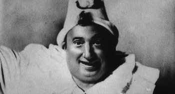 Movie still from “Zelig” (1983), directed by Woody Allen – An old black and white photo of a man wearing a hat; Close Up shot, Low angle