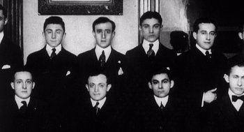 Movie still from “Zelig” (1983), directed by Woody Allen – A black and white photo of a group of men in suits and ties; Close Up shot, Low angle