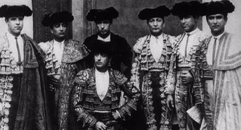 Movie still from “Zelig” (1983), directed by Woody Allen – A black and white photo of a group of men in spanish garb; Medium shot, Low angle
