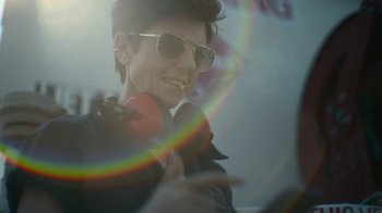 Movie still from “Army of the Dead” (2021), directed by Zack Snyder – A person wearing sunglasses and holding an apple; Close Up shot, Low angle