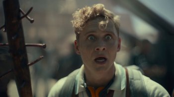 Movie still from “Army of the Dead” (2021), directed by Zack Snyder – A young man with curly blonde hair looking surprised; Close Up shot, Low angle