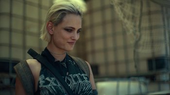 Movie still from “Army of the Dead” (2021), directed by Zack Snyder – A woman with blonde hair is looking to her left; Close Up shot, Low angle