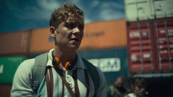 Movie still from “Army of the Dead” (2021), directed by Zack Snyder – A young man wearing a striped shirt and orange headphones; Close Up shot, Low angle