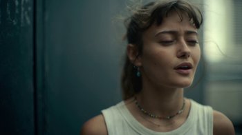 Movie still from “Army of the Dead” (2021), directed by Zack Snyder – A young woman with her eyes closed and her mouth open; Close Up shot, Low angle