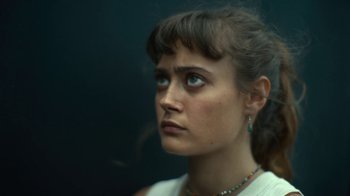 Movie still from “Army of the Dead” (2021), directed by Zack Snyder – A person wearing a white shirt; Close Up shot, Low angle