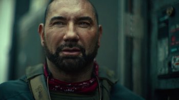 Movie still from “Army of the Dead” (2021), directed by Zack Snyder – A person with a beard wearing headphones; Close Up shot, Over the shoulder angle