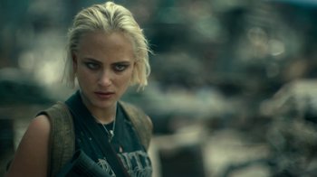 Movie still from “Army of the Dead” (2021), directed by Zack Snyder – A person wearing a black shirt; Close Up shot, Over the shoulder angle