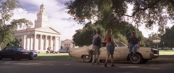 Movie still from “Joy Ride” (2001), directed by John Dahl – A man and a woman standing in front of an old car; Extreme Wide shot, Low angle
