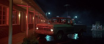 Movie still from “Joy Ride” (2001), directed by John Dahl – An old truck parked in front of a motel at night; Wide shot, Low angle