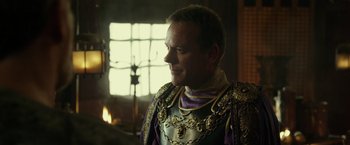 Movie still from “Pompeii” (2014), directed by Paul W.S. Anderson – A person wearing a suit of armor; Close Up shot, Over the shoulder angle