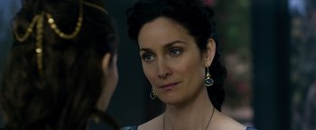 Movie still from “Pompeii” (2014), directed by Paul W.S. Anderson – A person wearing a necklace and earrings; Close Up shot, Over the shoulder angle
