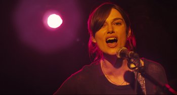 Movie still from “Begin Again” (2013), directed by John Carney – Close Up shot, Over the shoulder angle