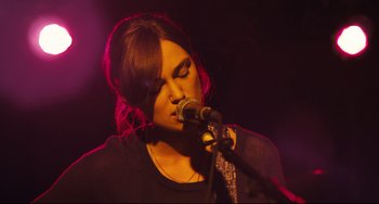 Movie still from “Begin Again” (2013), directed by John Carney – Close Up shot, Over the shoulder angle