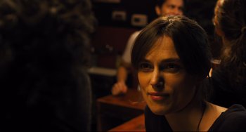 Movie still from “Begin Again” (2013), directed by John Carney – Close Up shot, Over the shoulder angle