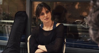 Movie still from “Begin Again” (2013), directed by John Carney – Close Up shot, Over the shoulder angle