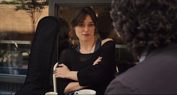 Movie still from “Begin Again” (2013), directed by John Carney – Close Up shot, Over the shoulder angle