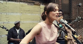 Movie still from “Begin Again” (2013), directed by John Carney – Close Up shot, Over the shoulder angle