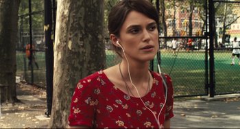 Movie still from “Begin Again” (2013), directed by John Carney – Close Up shot, Over the shoulder angle