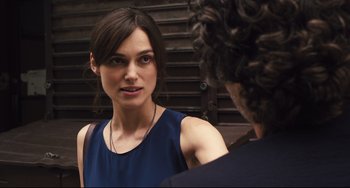 Movie still from “Begin Again” (2013), directed by John Carney – Close Up shot, Over the shoulder angle