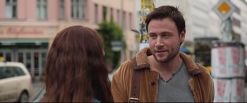 Movie still from “Berlin Syndrome” (2017), directed by Cate Shortland – A man and a woman talking on the street; Close Up shot, Over the shoulder angle