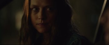 Movie still from “Berlin Syndrome” (2017), directed by Cate Shortland – A person with long hair; Close Up shot, Over the shoulder angle