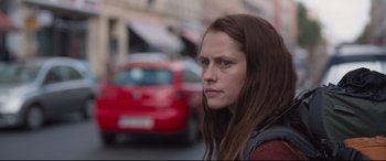 Movie still from “Berlin Syndrome” (2017), directed by Cate Shortland – A woman standing on the side of the street; Close Up shot, Over the shoulder angle