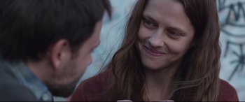 Movie still from “Berlin Syndrome” (2017), directed by Cate Shortland – A woman smiles at a man in a red shirt; Close Up shot, Over the shoulder angle