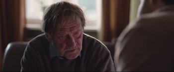 Movie still from “Berlin Syndrome” (2017), directed by Cate Shortland – An old man with a beard and a sweater; Close Up shot, Over the shoulder angle