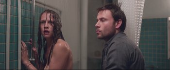 Movie still from “Berlin Syndrome” (2017), directed by Cate Shortland – A man and a woman in the shower; Medium shot, Over the shoulder angle