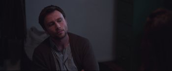 Movie still from “Berlin Syndrome” (2017), directed by Cate Shortland – A person sitting in front of a wall; Close Up shot, Over the shoulder angle