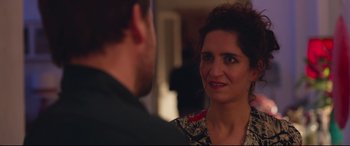 Movie still from “Berlin Syndrome” (2017), directed by Cate Shortland – A man and a woman talking to each other; Close Up shot, Over the shoulder angle