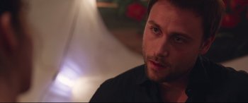 Movie still from “Berlin Syndrome” (2017), directed by Cate Shortland – A person wearing a black shirt; Close Up shot, Over the shoulder angle