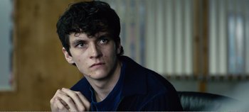 Movie still from “Black Mirror: Bandersnatch” (2018), directed by David Slade – A young man is looking into the distance; Close Up shot, Over the shoulder angle