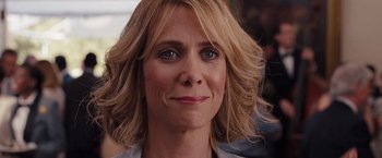 Movie still from “Bridesmaids” (2011), directed by Paul Feig – A woman's face with blue eyes; Close Up shot, Over the shoulder angle