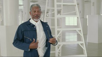 Movie still from “Bruce Almighty” (2003), directed by Tom Shadyac – An older man standing in front of a ladder; Medium shot, Low angle