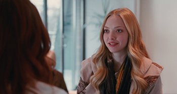 Movie still from “Chloe” (2009), directed by Atom Egoyan – A woman sitting in front of another woman in front of a window; Close Up shot, Over the shoulder angle
