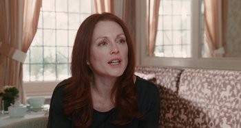 Movie still from “Chloe” (2009), directed by Atom Egoyan – Julianne moore is sitting on a couch in front of a window; Close Up shot, Over the shoulder angle