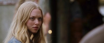 Movie still from “Dear John” (2010), directed by Lasse Hallström – A person with long hair; Close Up shot, Over the shoulder angle
